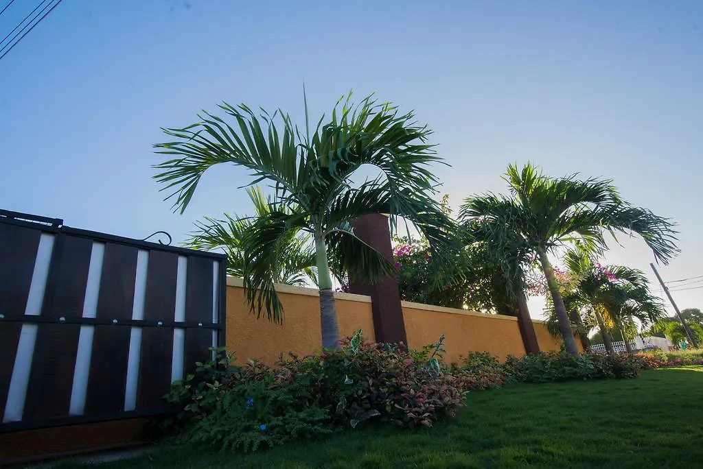 Choose To Be Happy At Gardens Of Blissett Gob#1 & Gob #2 - Two Bedroom Apartments 킹스톤 0*,  자메이카