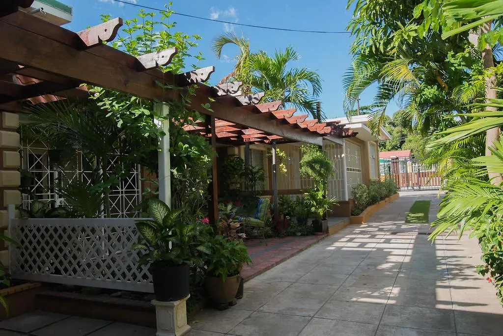 펜션 Choose To Be Happy At Gardens Of Blissett Gob#1 & Gob #2 - Two Bedroom Apartments 킹스톤
