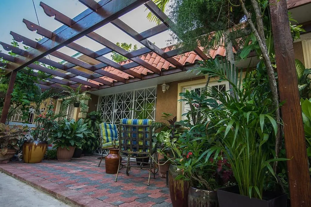 Choose To Be Happy At Gardens Of Blissett Gob#1 & Gob #2 - Two Bedroom Apartments 킹스톤 펜션